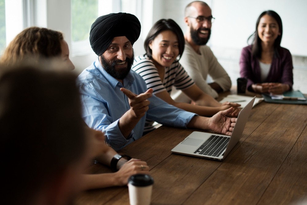 People_participating_in_group_discussion